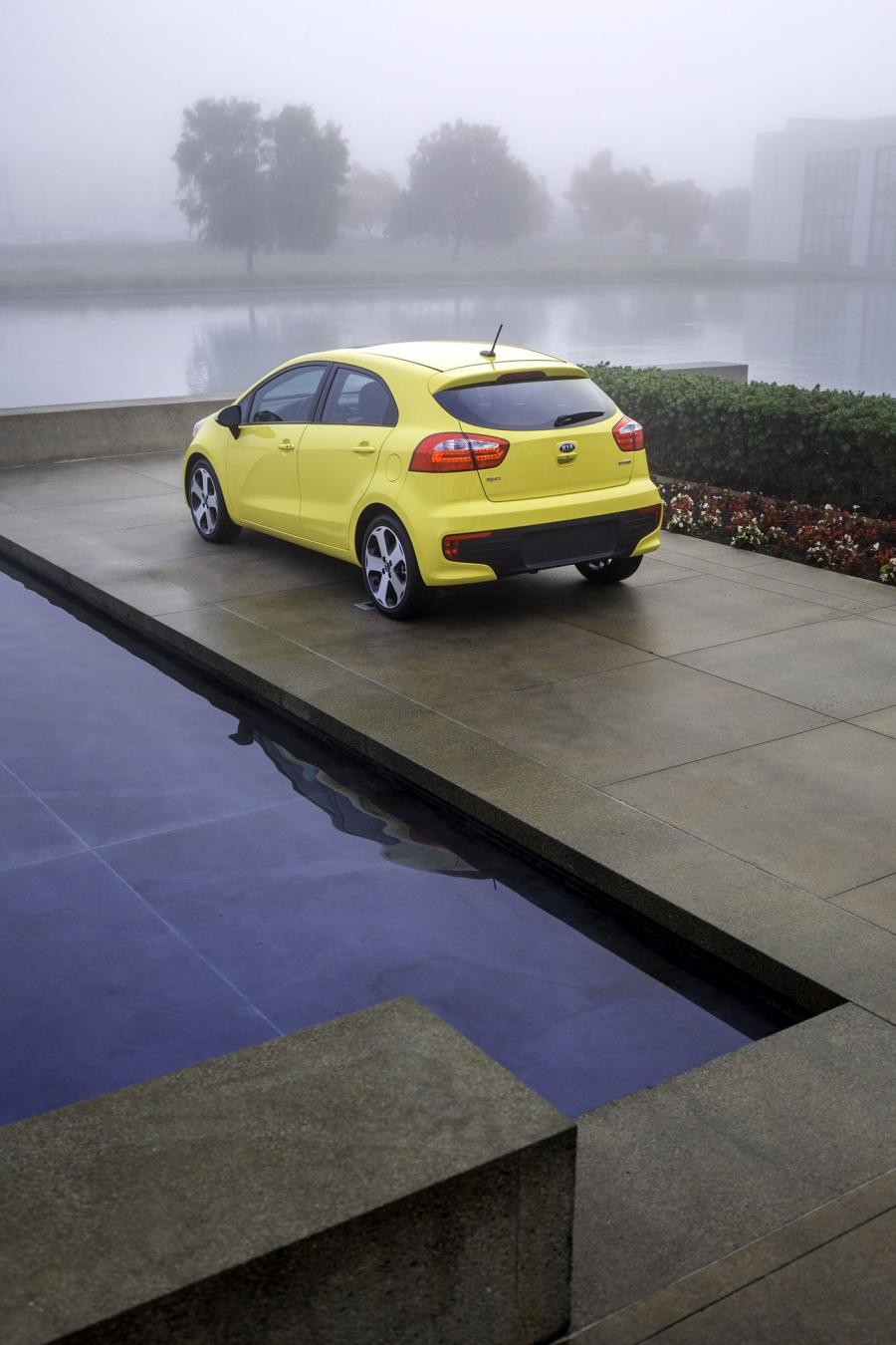  Kia Rio 5-Door 2015 года  (US) (фото 11 из 29)